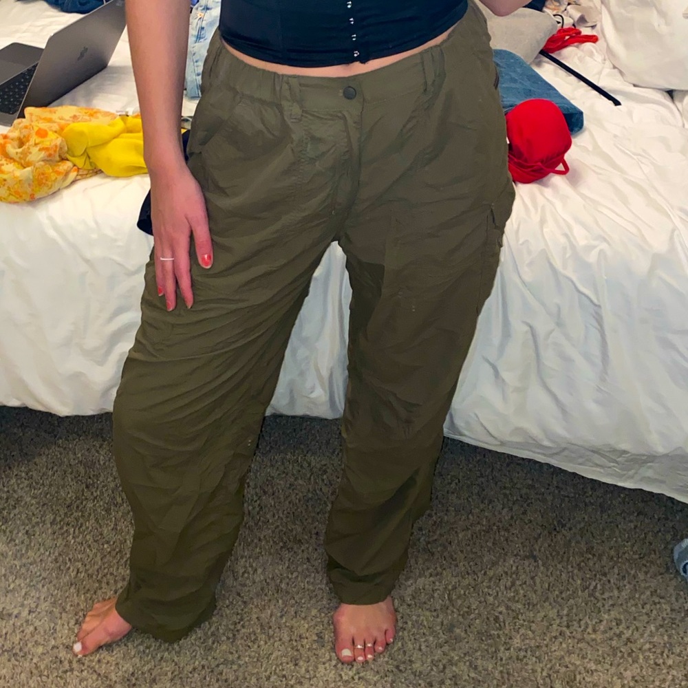REI THRIFTED CARGO PANTS 💚
